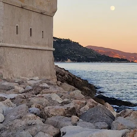 Royal Plaza דירה