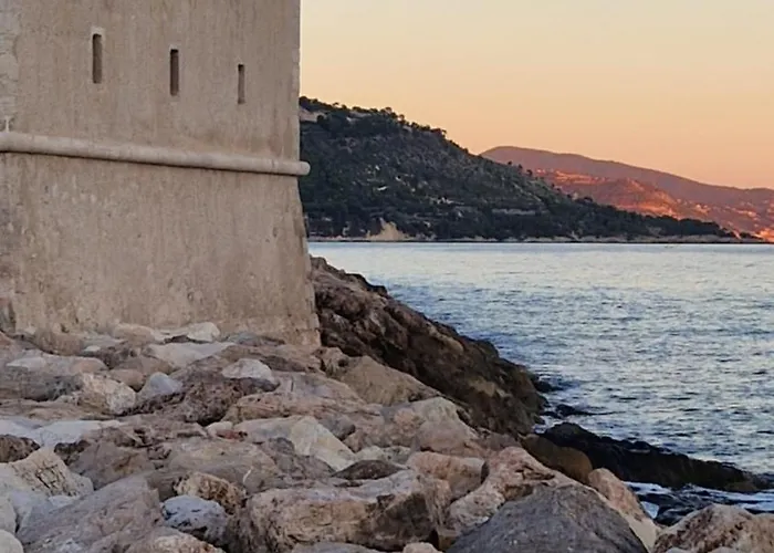 Royal Plaza Apartment